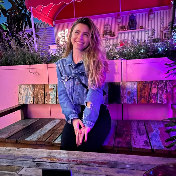 Meet your Posher, Tiffani - Picture 2 of 2